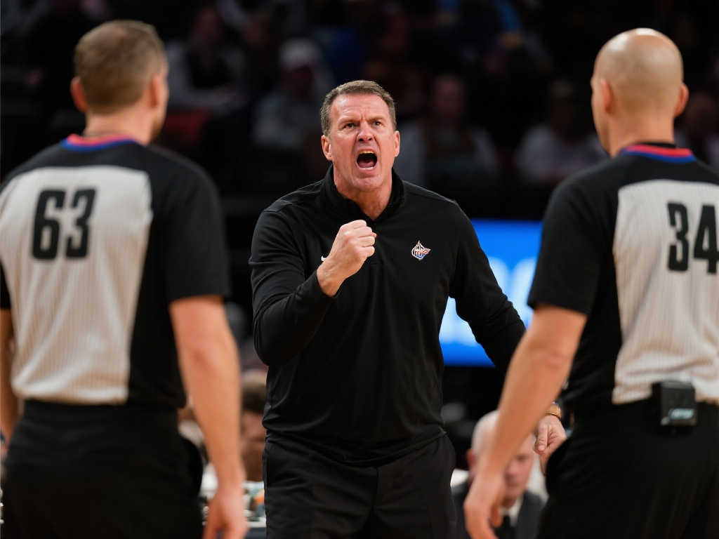 斯洛特嘲讽裁判握手,利物浦德比战三红惨败 斯洛特嘲讽裁判握手,利物浦德比战三红惨败